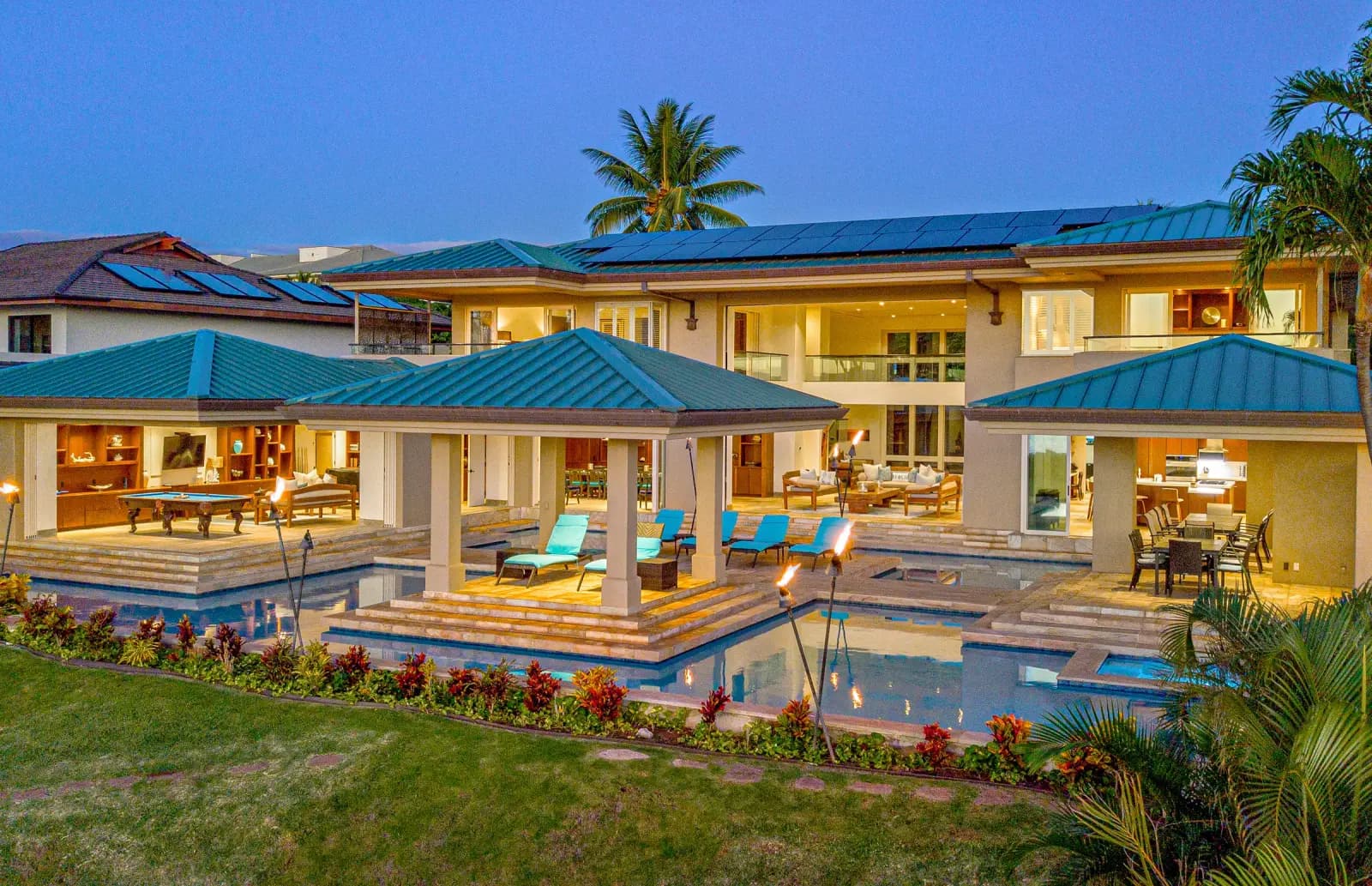Kai Ala Big House, Maui – aerial view at twilight