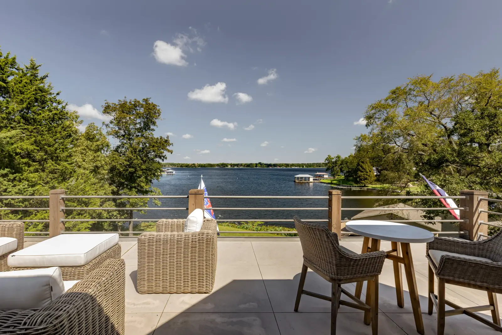 Lake Athens Luxury Lodge, Athens – lake view