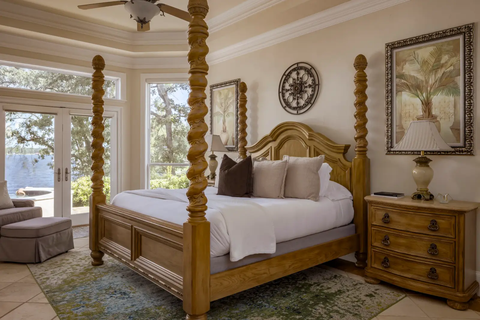 Lake Athens Luxury Lodge, Athens – primary bedroom