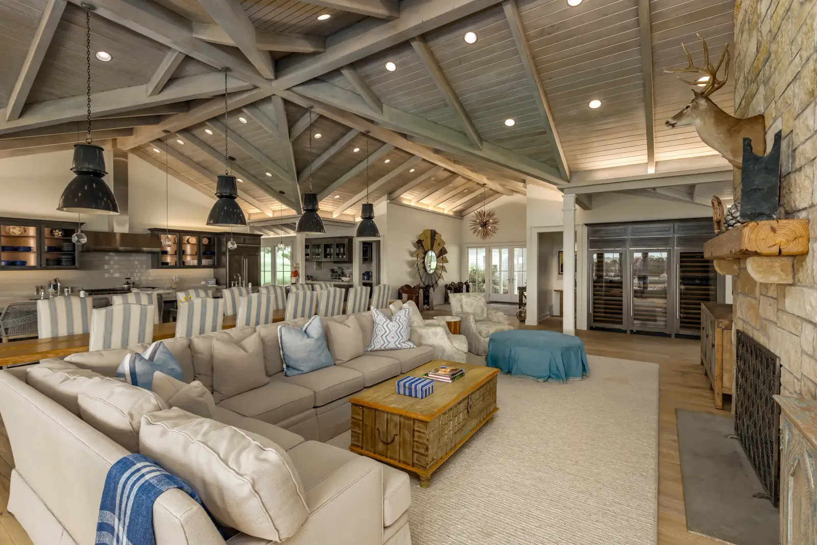Pine Cone Ranch, Athens – great room