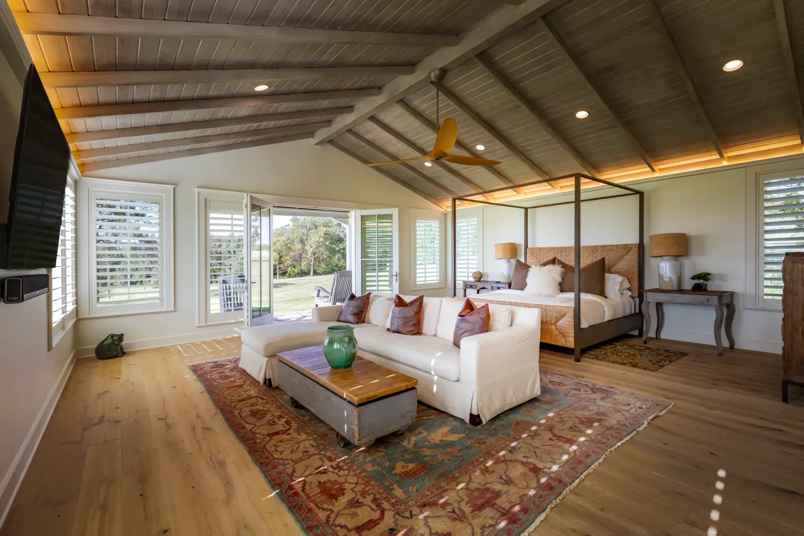 Pine Cone Ranch, Athens – primary bedroom