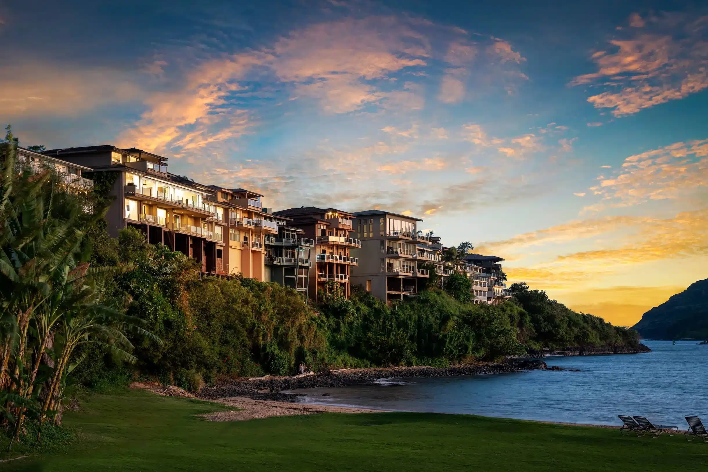 Sea cliffs above the Pacific on Kauaʻi