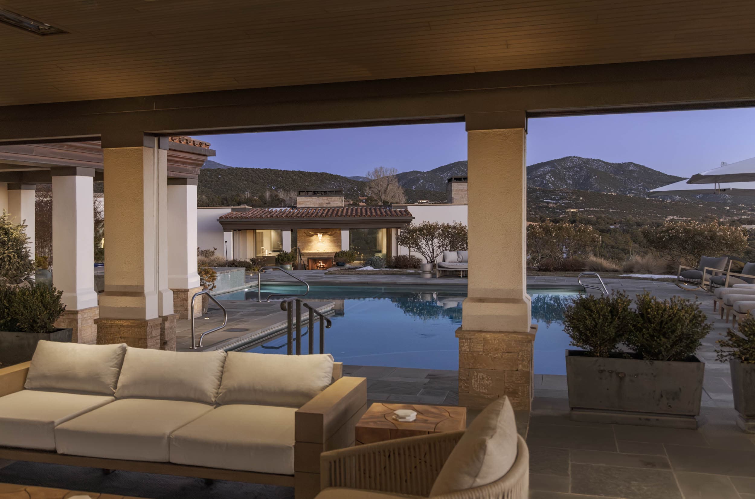 The poolside loggia at Casa Estrella del Norte, Santa Fe