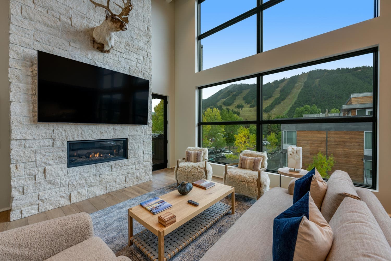Arts District West suite with mountain views in downtown Jackson